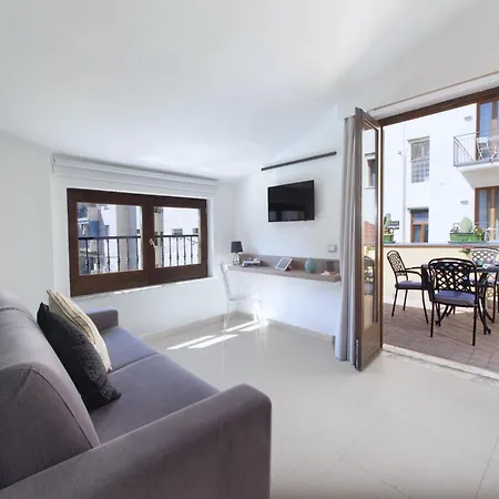 Apartment In Sorrento Near Piazza Tasso